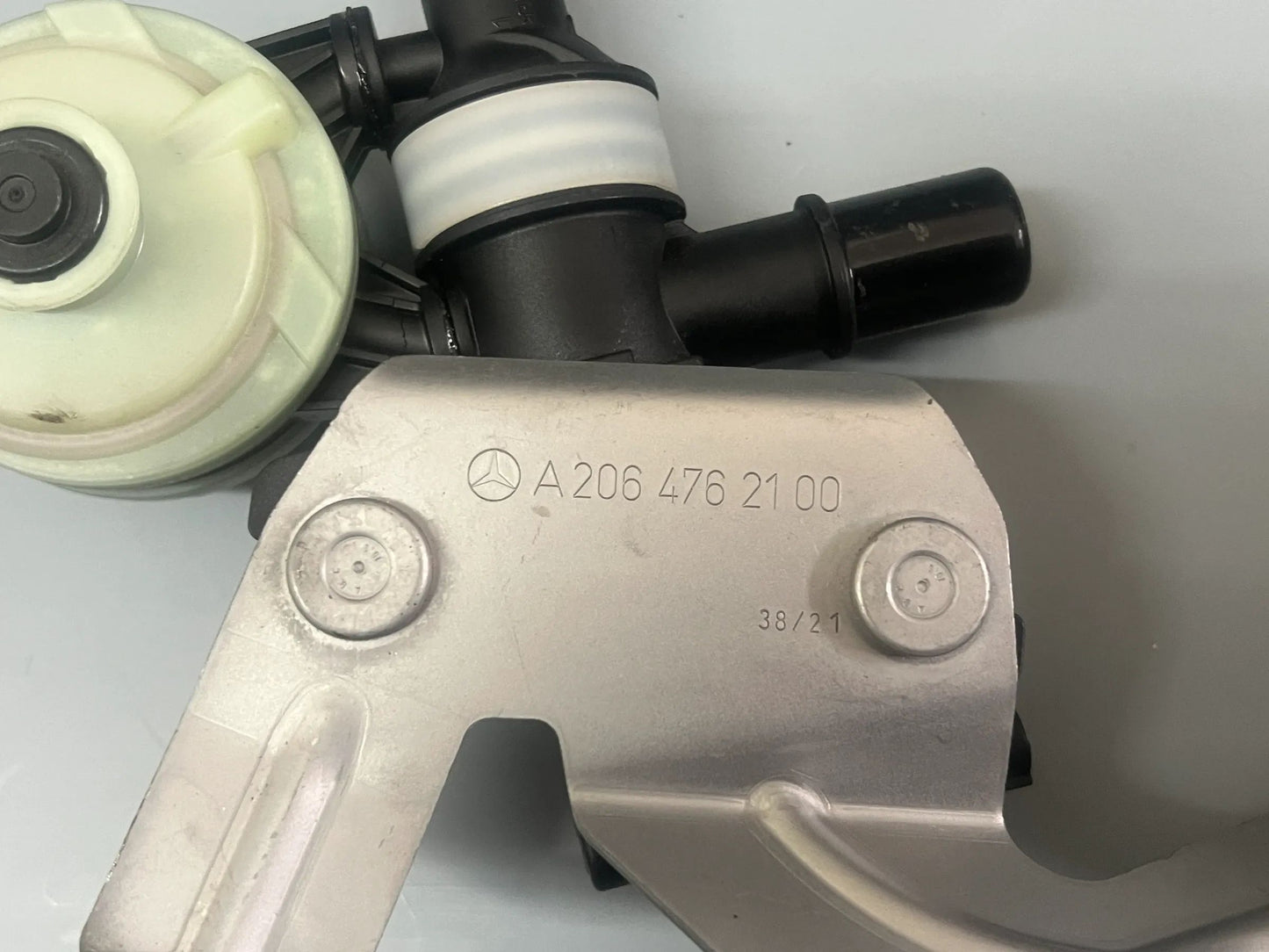 Original Mercedes-Benz Unterdruck-Umschaltventil mit Halter A2064706601 NEU
