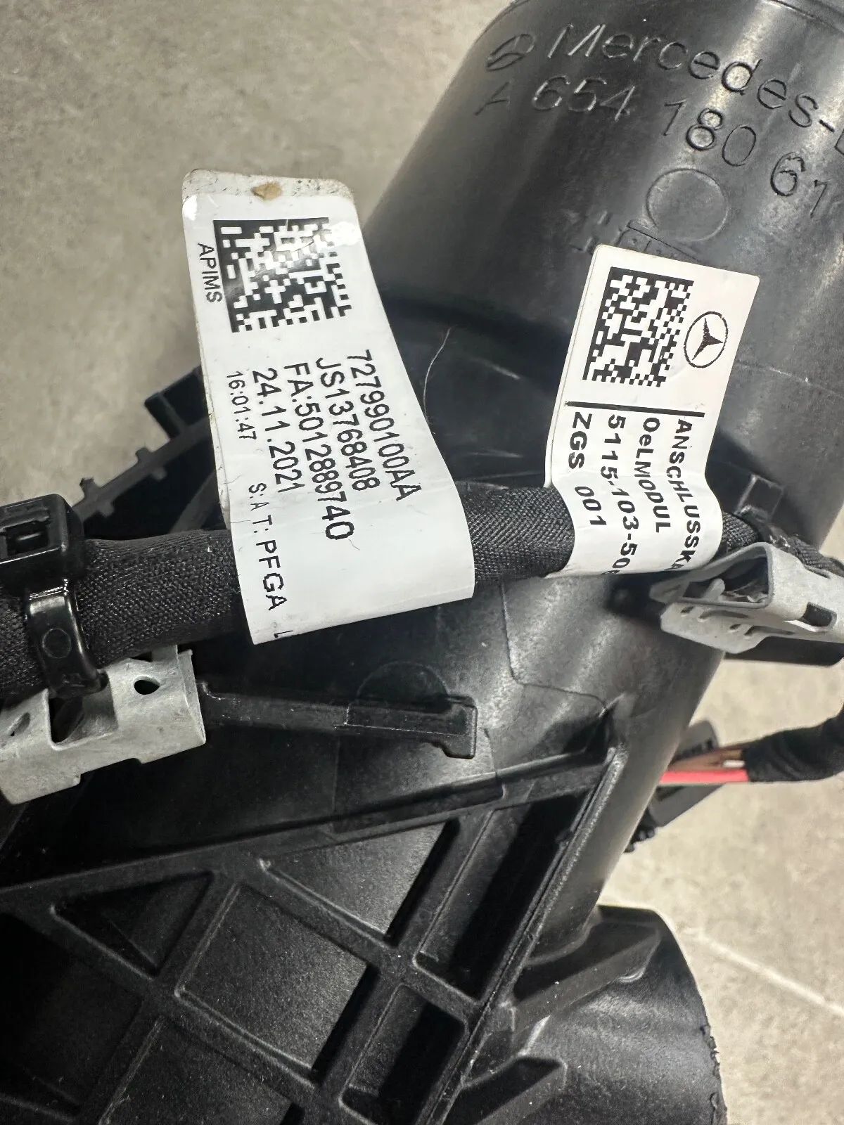 ORIGINAL Mercedes Ölfilterbock mit Ölkühler OM654 A6541806300 / A6541806100 NEU