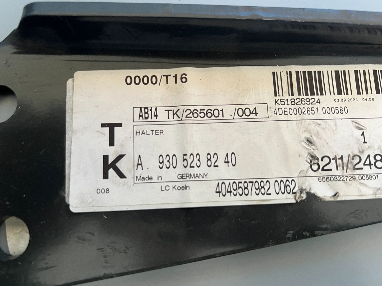 Original Mercedes-Benz Halter A9305238240 NEU