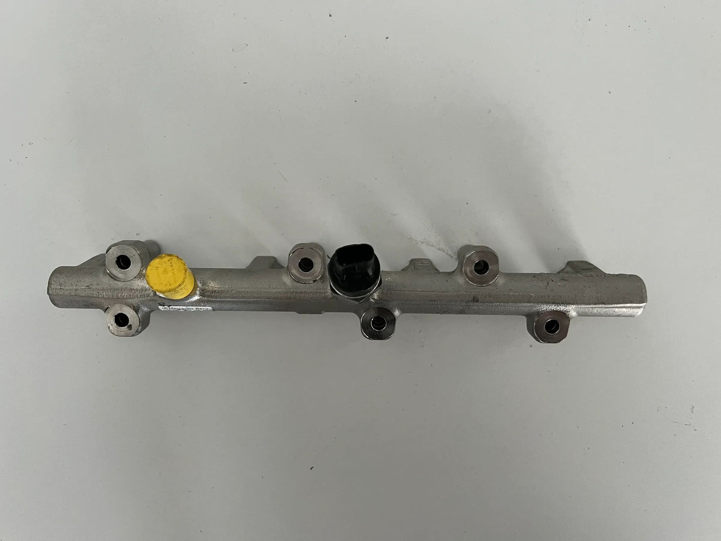 Original Mercedes-Benz Kraftstoffverteiler A2820702700 NEU