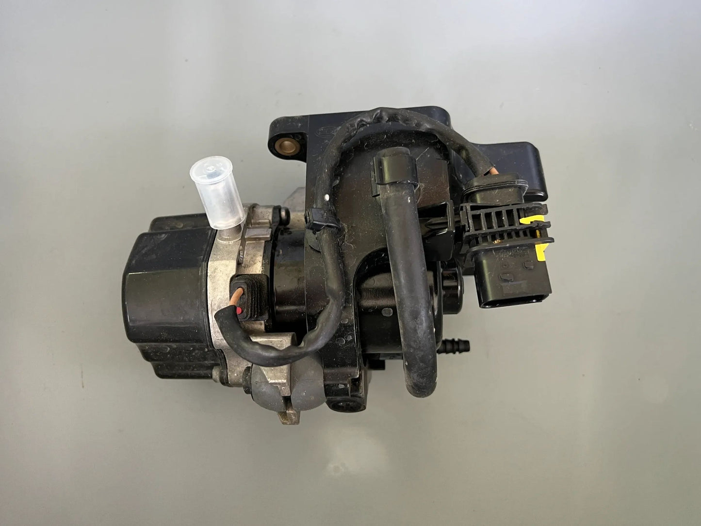 Mercedes-Benz Unterdruckpumpe Vakuumpumpe A0004302300 NEU