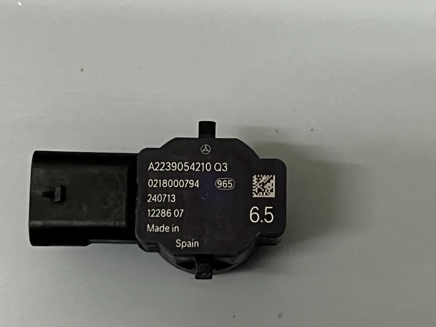 ORIGINAL Mercedes-Benz Parktronik Sensor PDC PTS Parksensor A2239054210 NEU