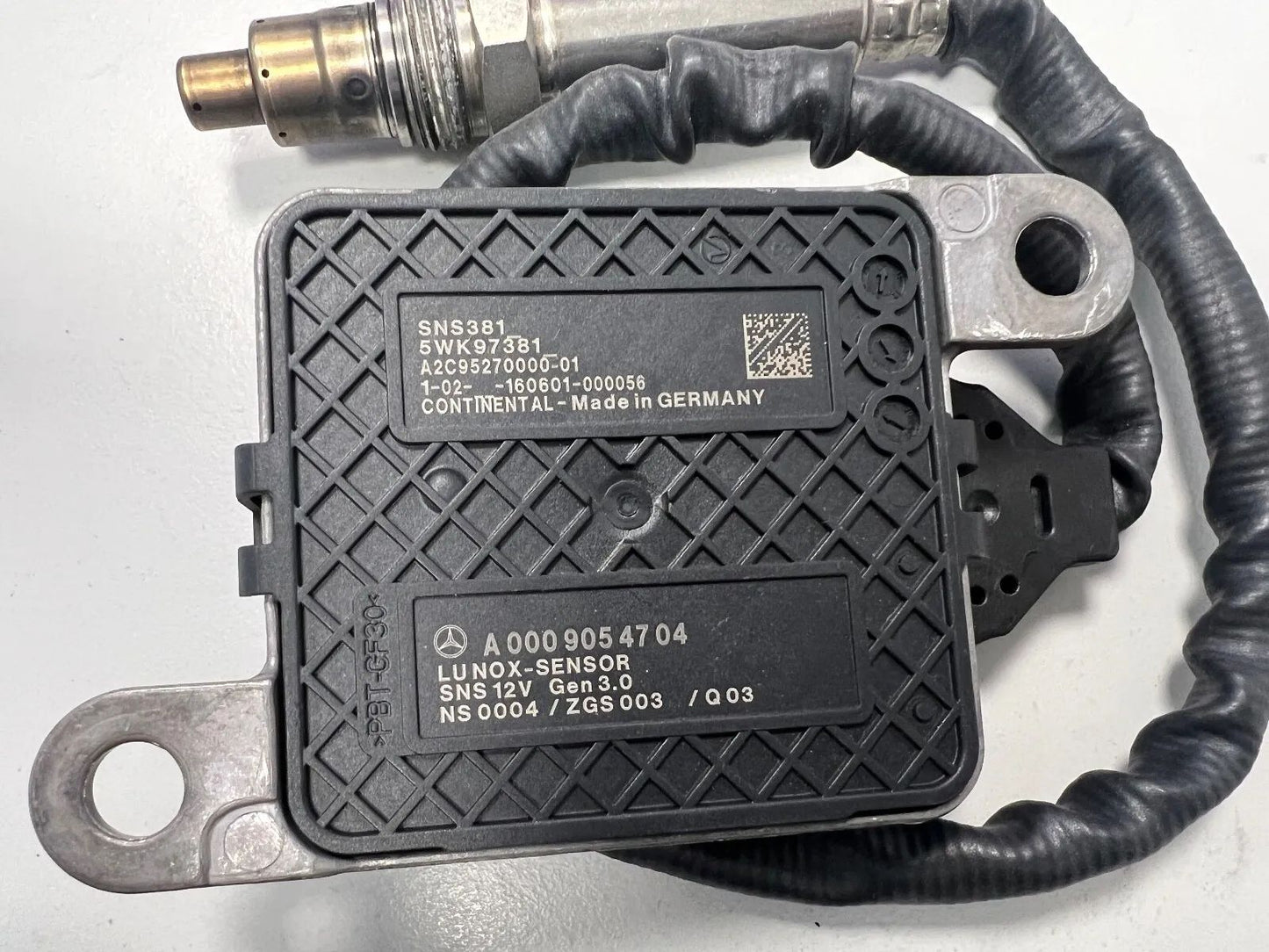 ORIGINAL Mercedes Benz Nox Sensor A0009054704 NEU