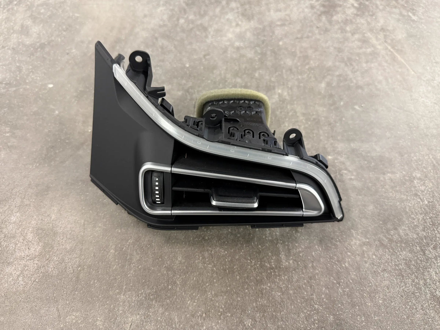 Original BMW i12 i15 i8 Frischluftgrill rechts 9319980 64229319980 NEU