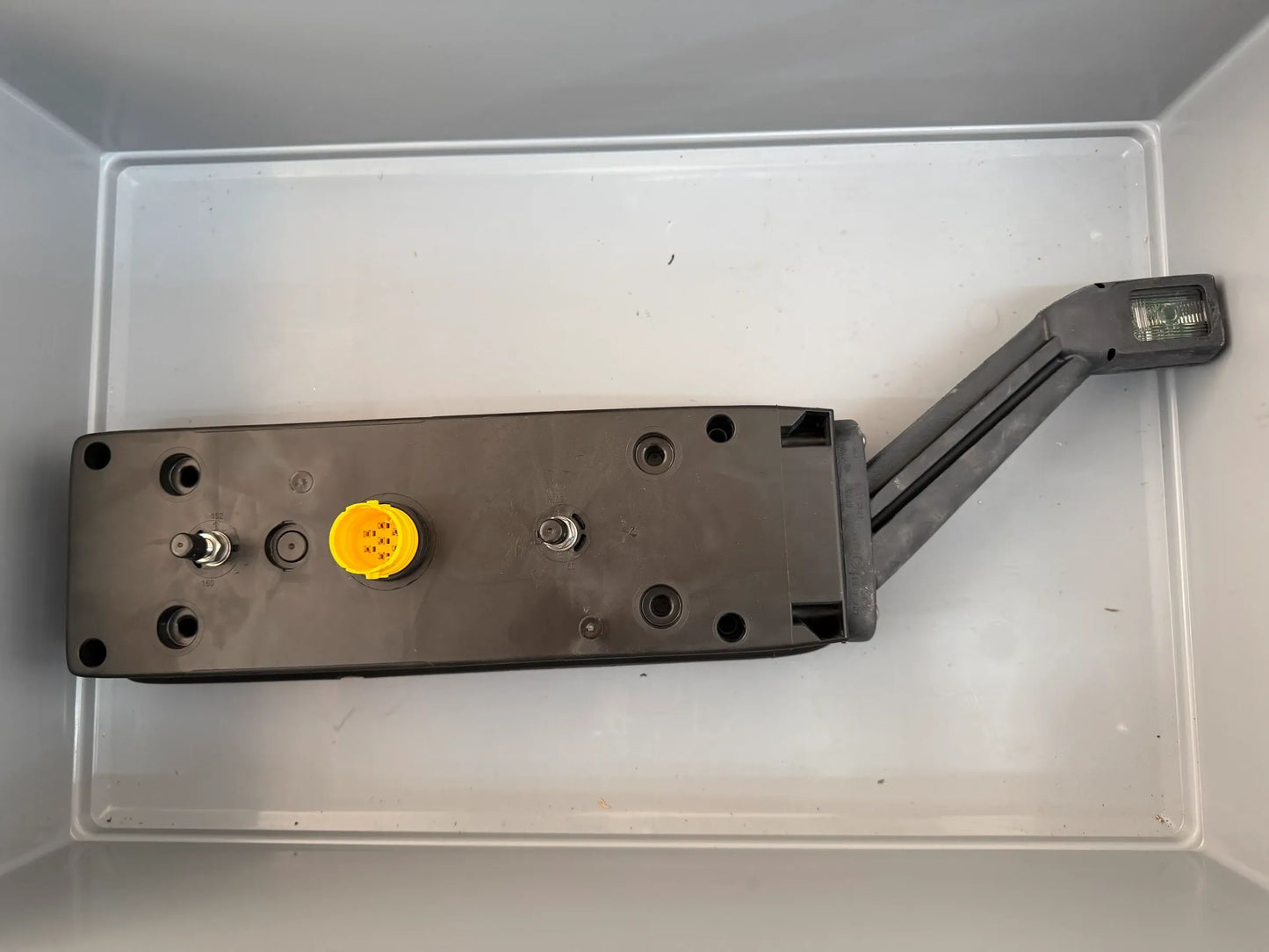 Original Hella Heckleuchte Links 2VP 340 934-111 NEU