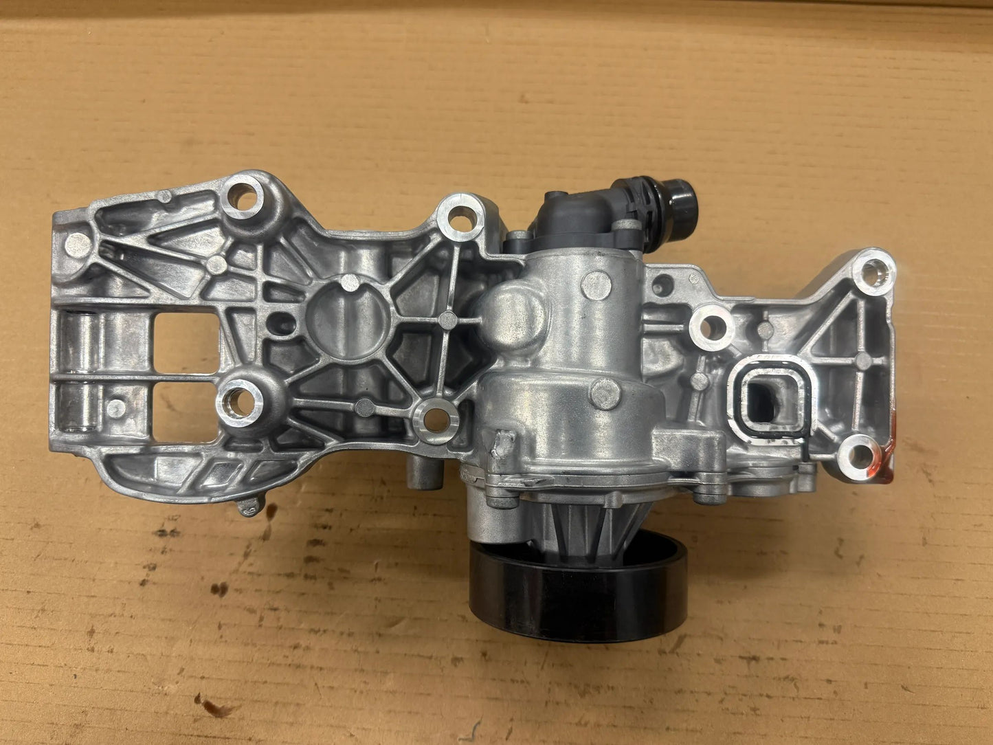 Original BMW Kühlmittelpumpe mit Träger 8631940 11518631940 NEU