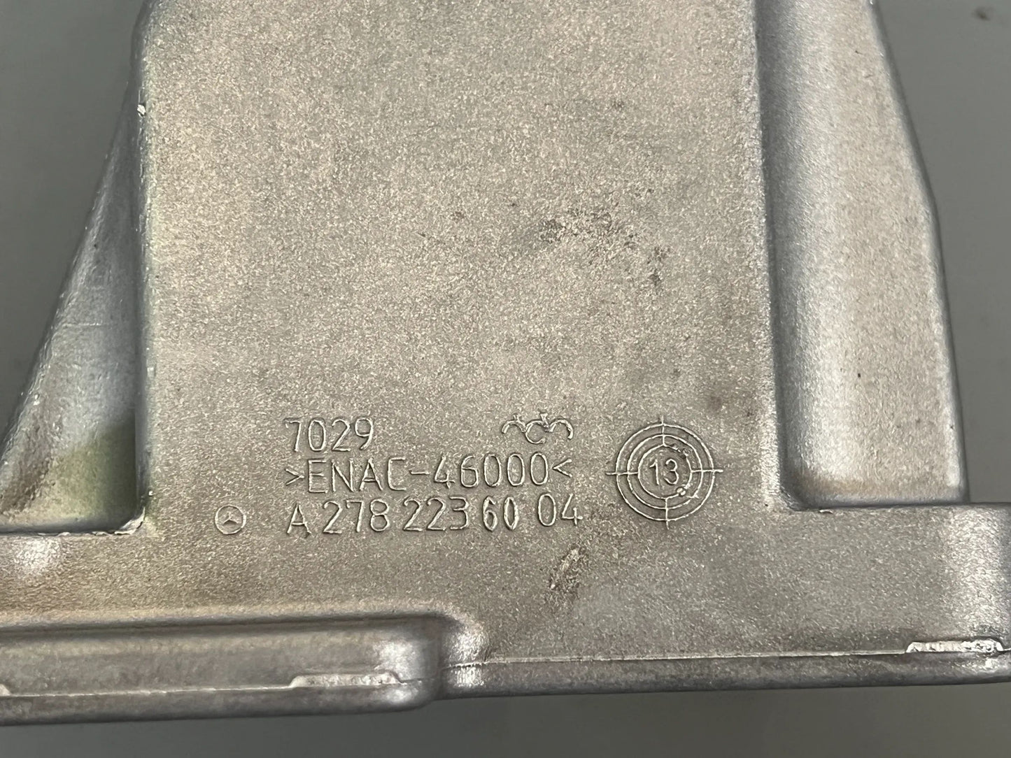 ORIGINAL Mercedes-Benz Motorträger Halterung A2782236004 NEU