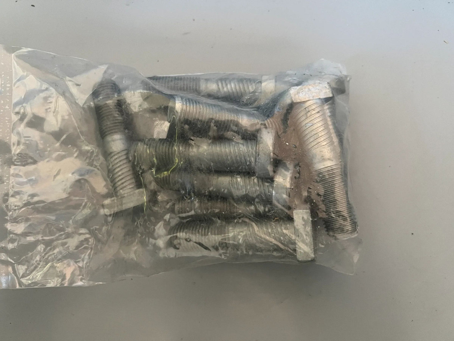 10X Original Mercedes-Benz Sprinter W906/907 Radbefestigungsbolzen A9074020271