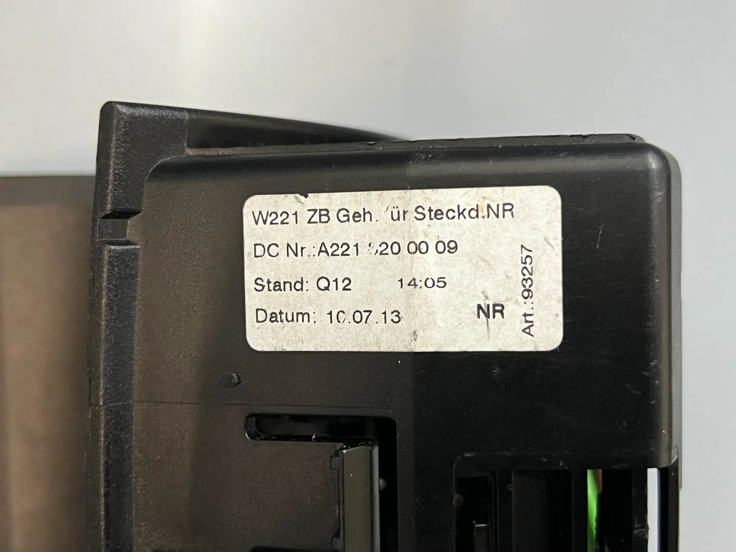 Original Mercedes-Benz Gehäuse mit Steckdose A2218200009 NEU