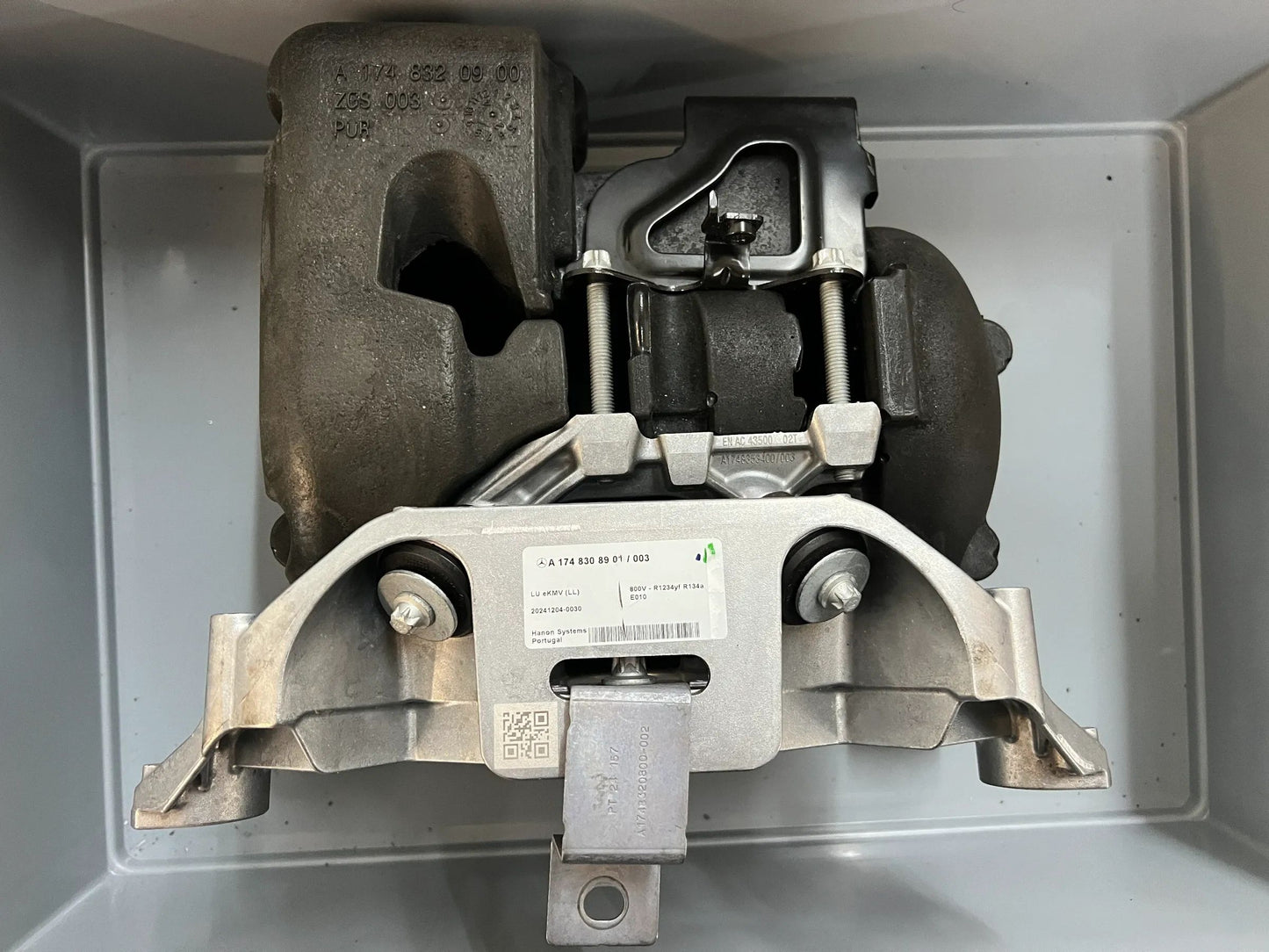 Original Mercedes-Benz Gehäuse Klimakompressor A1748308901 NEU