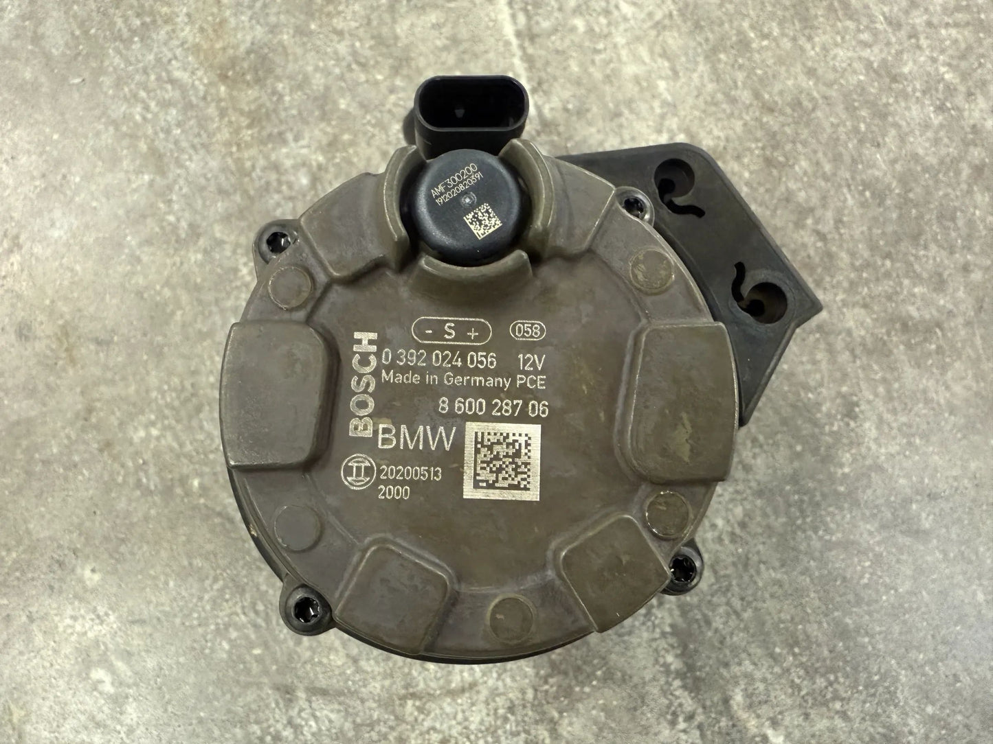 Original BMW i12 i15 i8 Zusatzkühlmittelpumpe 8600287 0392024056 NEU
