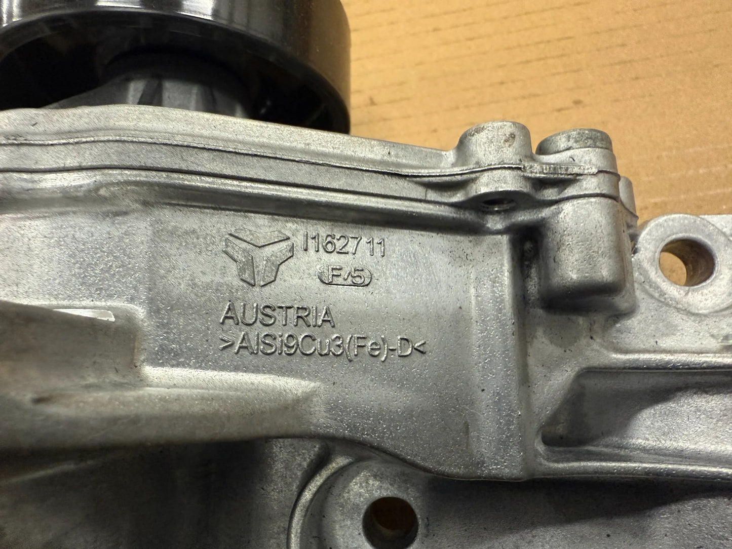Original BMW Kühlmittelpumpe mit Träger 8631940 11518631940 NEU