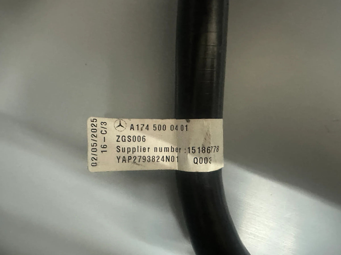 Original Mercedes Benz Kühlmittelleitung A1745000401 NEU