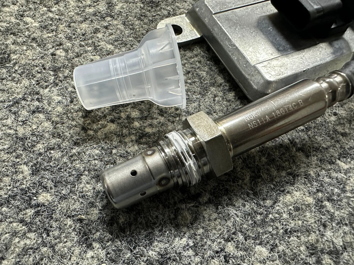 Original IVECO NOX SENSOR 5801518405 5WK96770A NEU