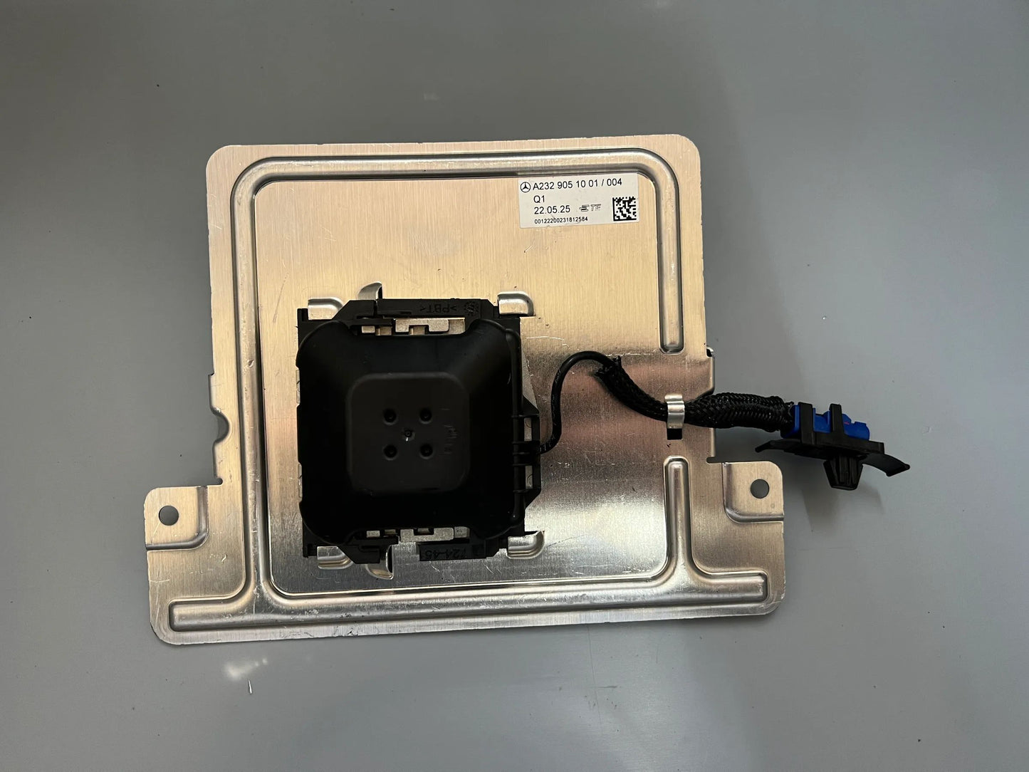 Original Mercedes Benz Steuergerät Antenne Satelliten Radio (SDARS) A2329051001