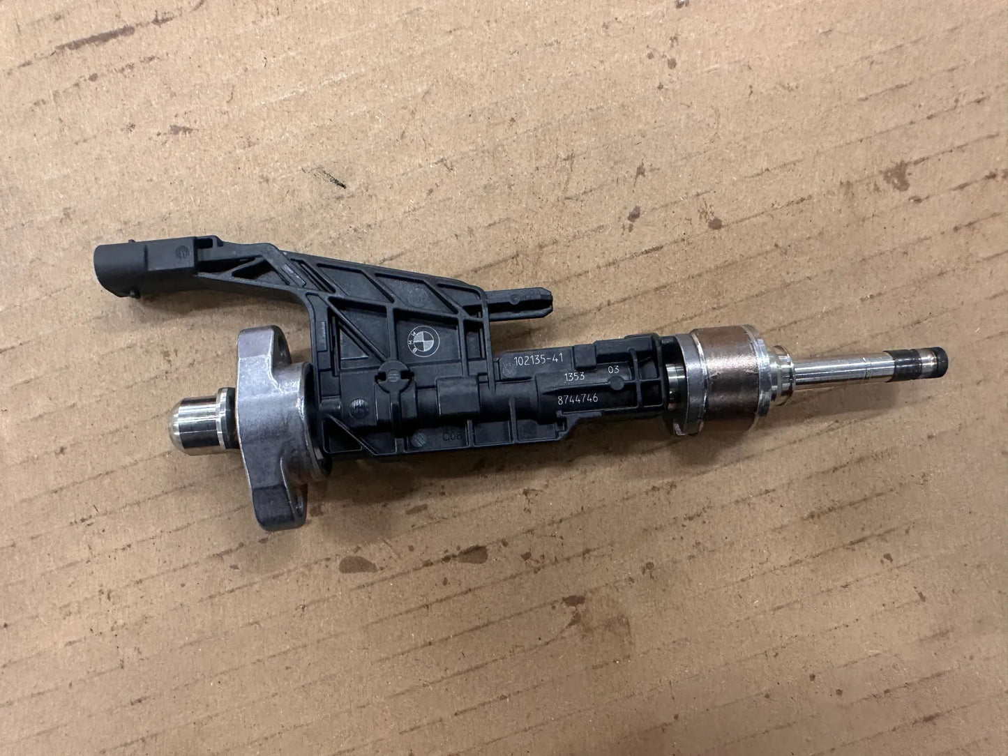 Original BMW Injektor 8744746 13538744746 NEU