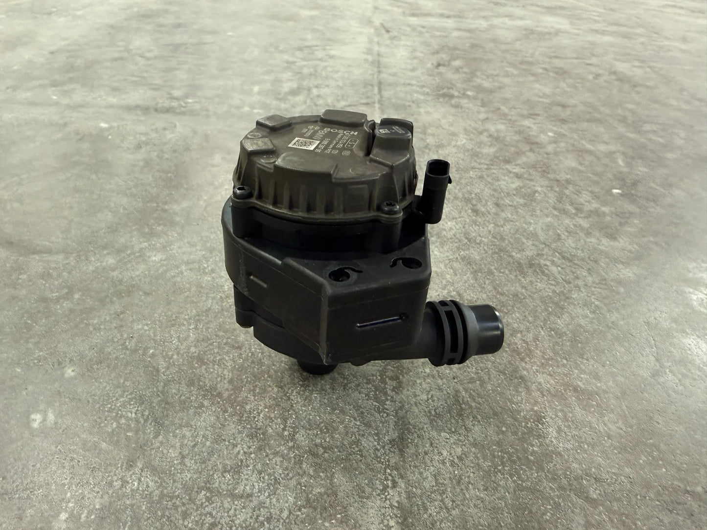Original BMW i12 i15 i8 Zusatzkühlmittelpumpe 8600287 0392024056 NEU