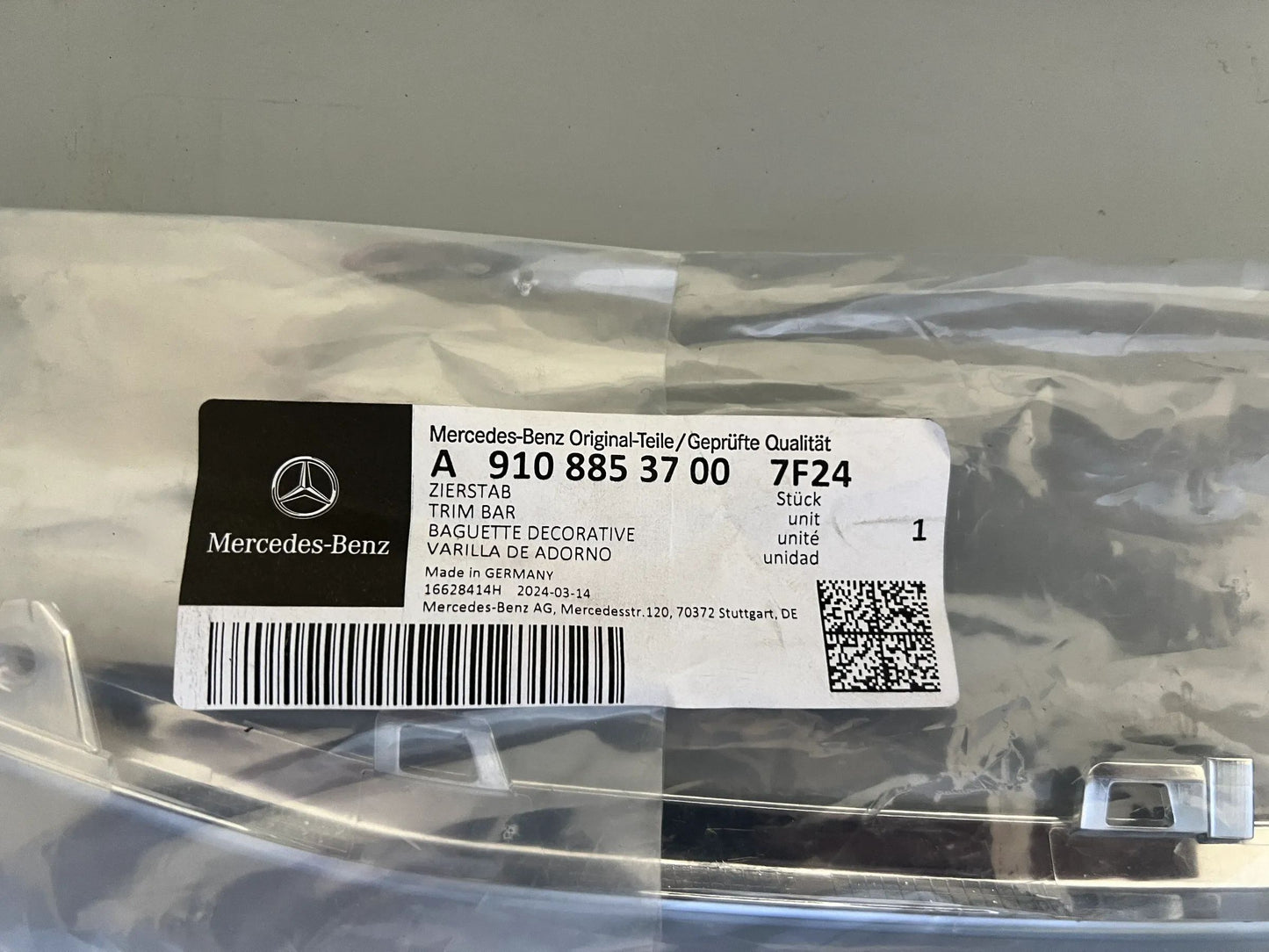 Original Mercedes-Benz W910 Sprinter Zierstab A9108853700 7F24 NEU