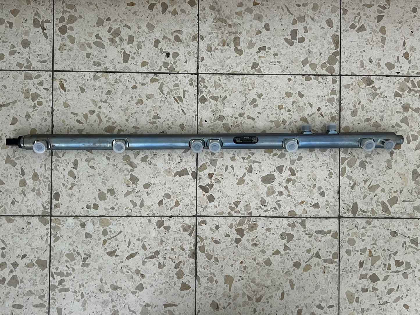 Original Mercedes-Benz Verteilerrohr Kraftstoff A4700780045 0445226114 NEU