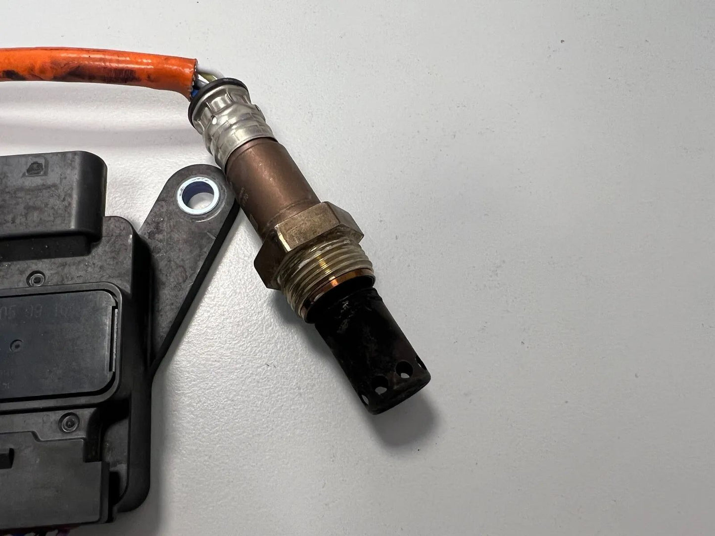 ORIGINAL Mercedes Benz NOx Sensor A0009059916 NEU