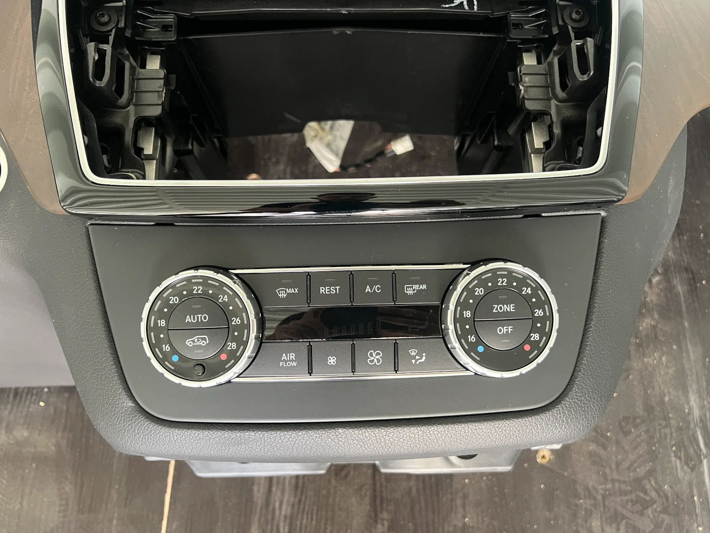 ORIGINAL MERCEDES BENZ ML/GLE W166 ARMATURENBRETT / COCKPIT NEU