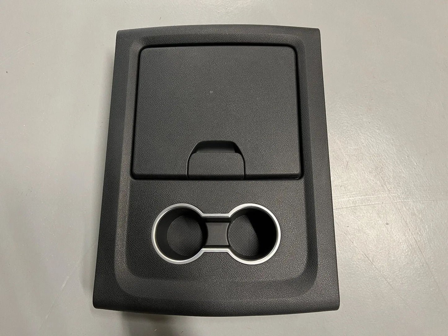 ORIGINAL MercedesBenz Cupholder Halter W447 V-Klasse/Vito mit Ablage A4486800400