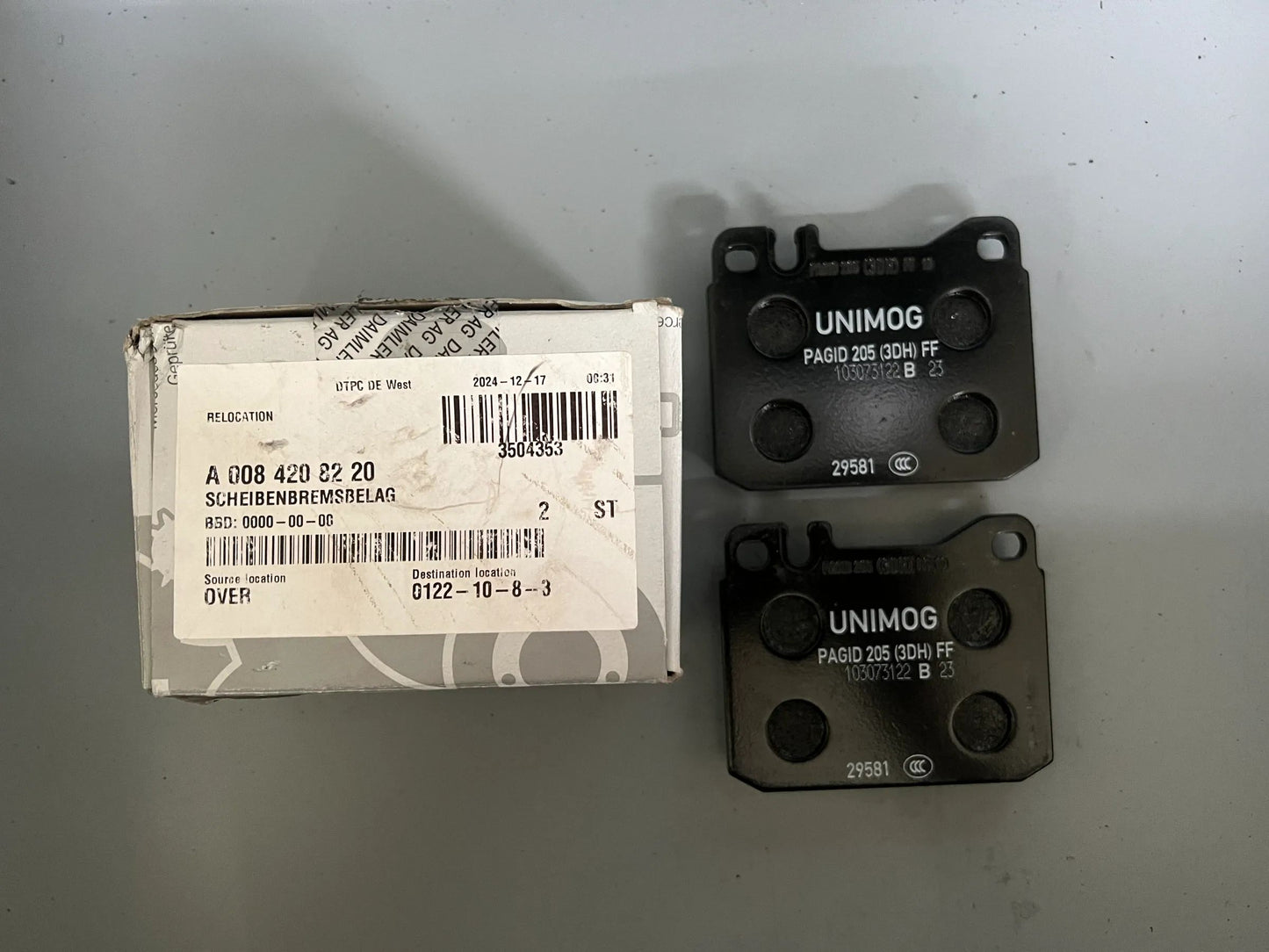 Original Mercedes Benz Unimog VA und HA Scheibenbremsbelag A0084208220 NEU