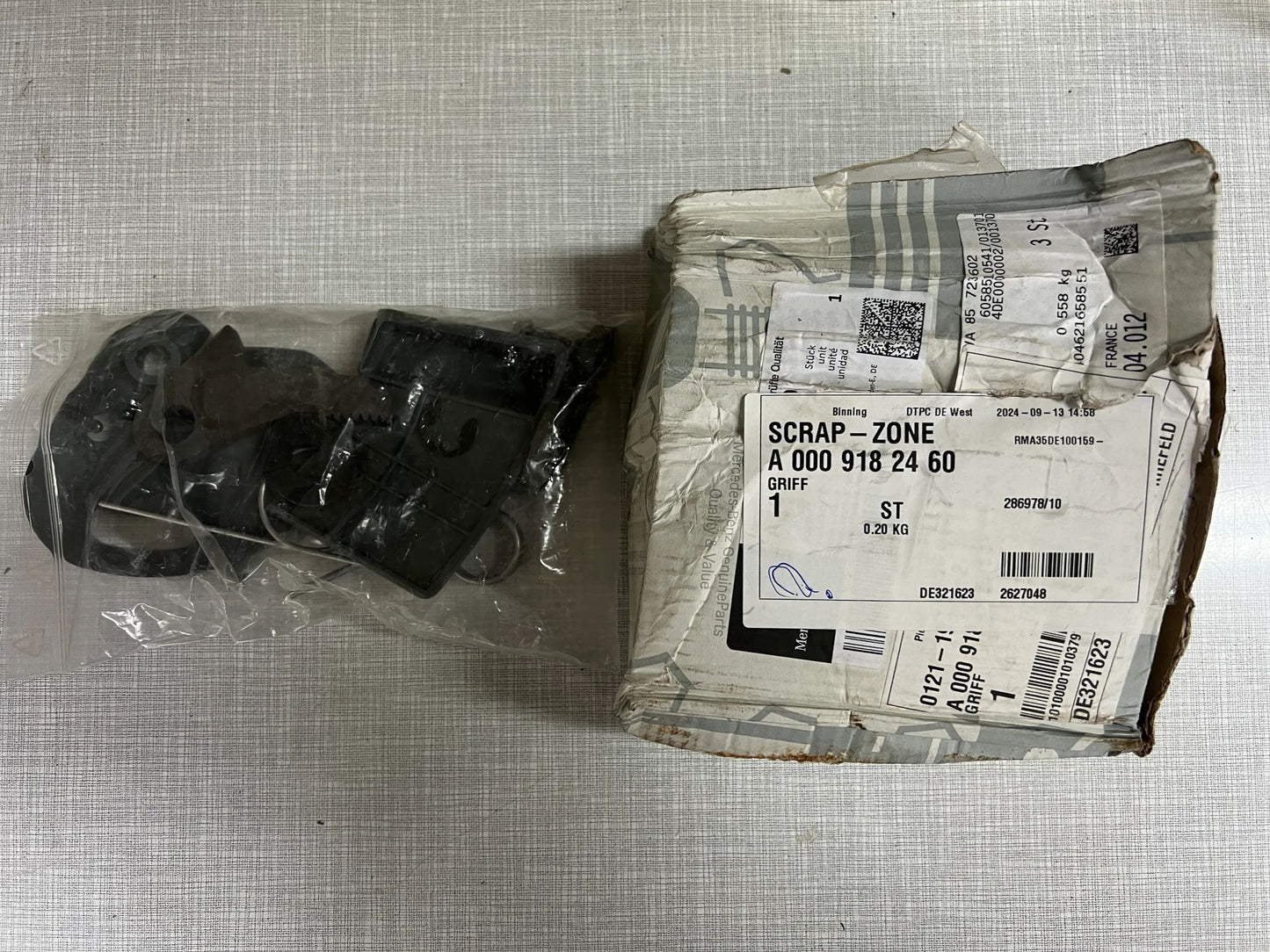 Original Mercedes-Benz Griff A0009182460 NEU