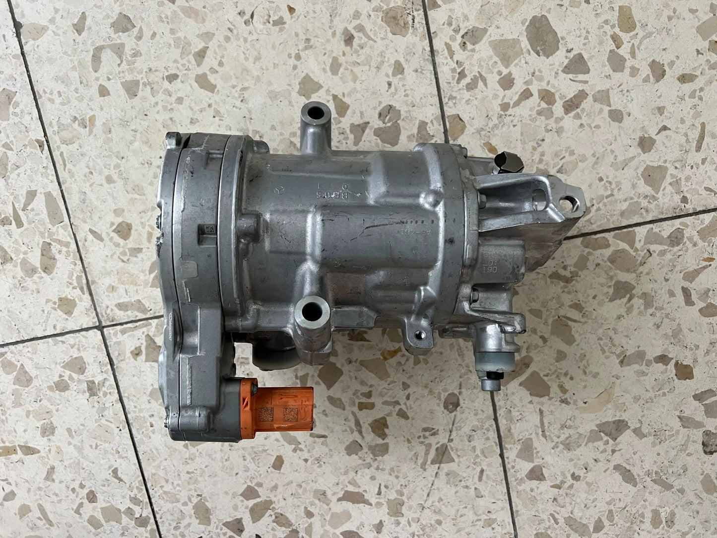 Original Mercedes-Benz Kältemittelverdichter Klimakompressor A0008304404 NEU