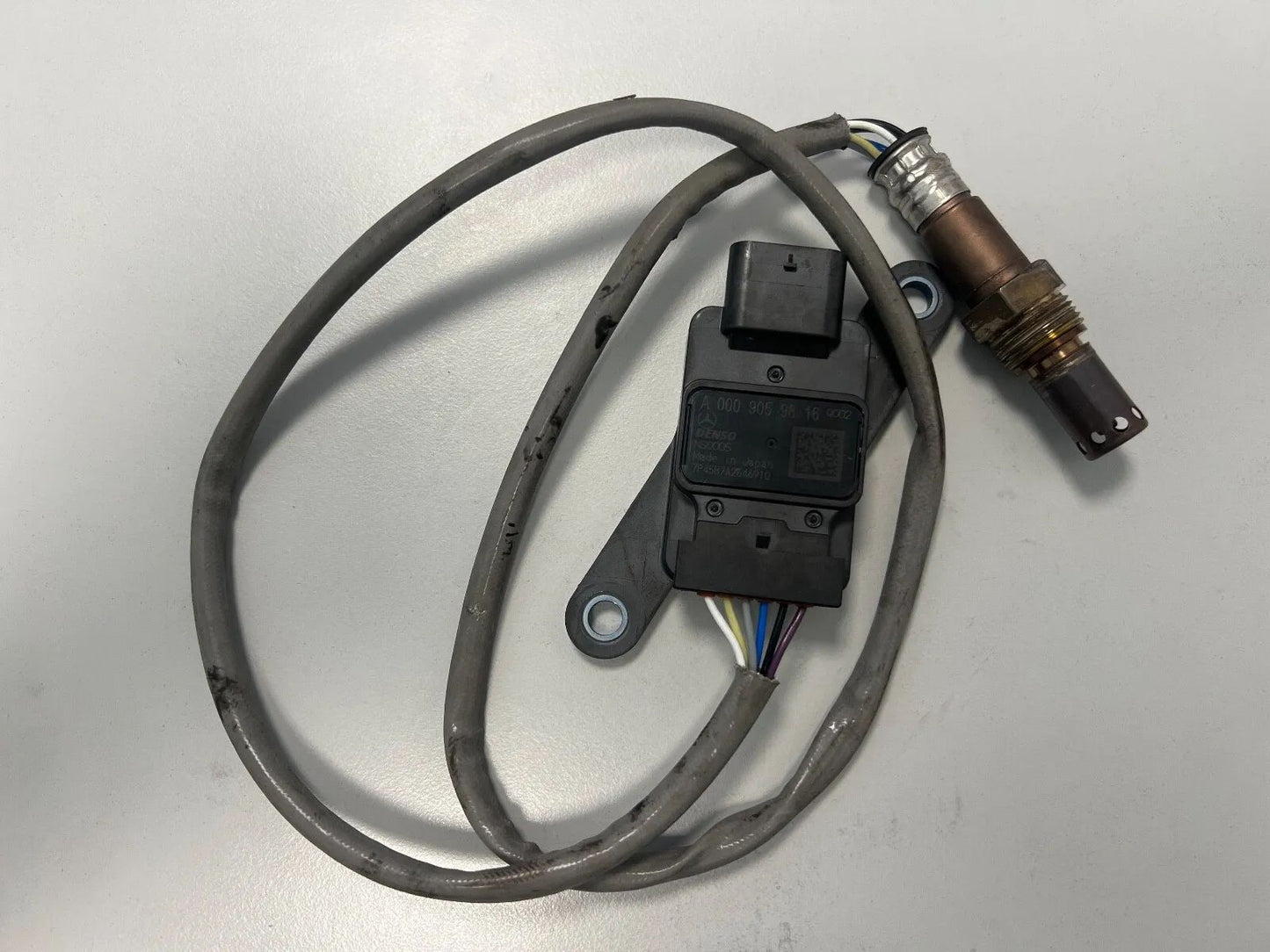 ORIGINAL Mercedes Benz NOX SENSOR Vor SCR Katalysator A0009059816 NEU
