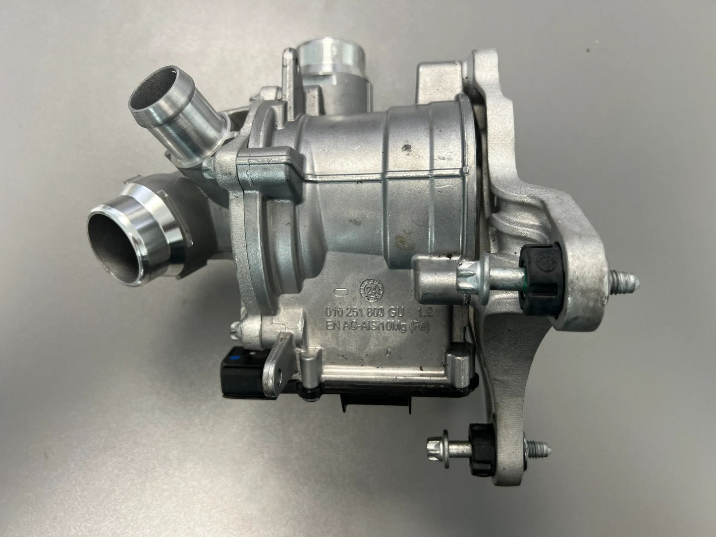 ORIGINAL Mercedes Benz Kühlmittelpumpe Wasserpumpe elektrisch A2602004100 NEU