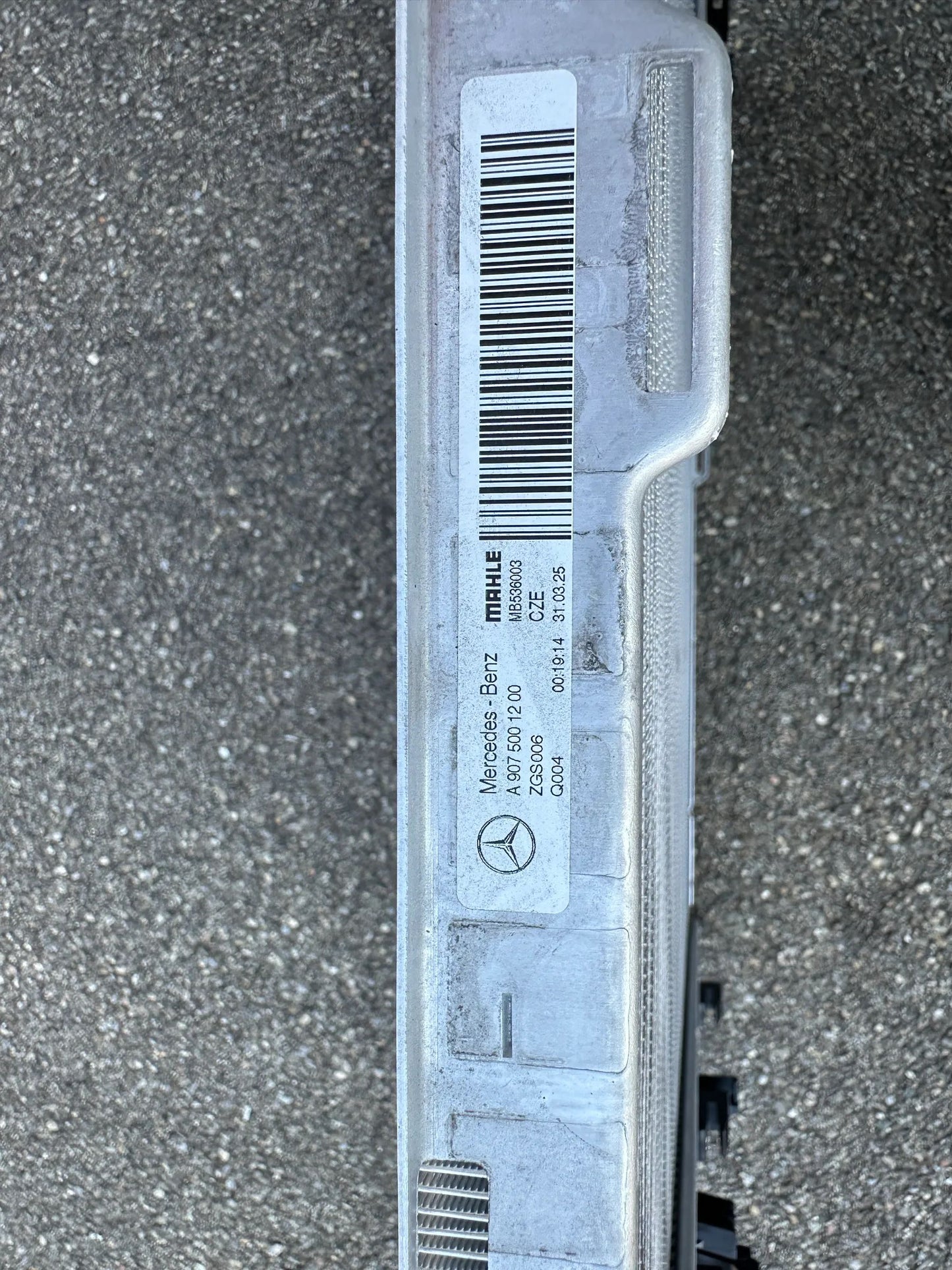 ORIGINAL MERCEDES-BENZ SPRINTER W907 Kühlmittelkühler A9075001200 NEU
