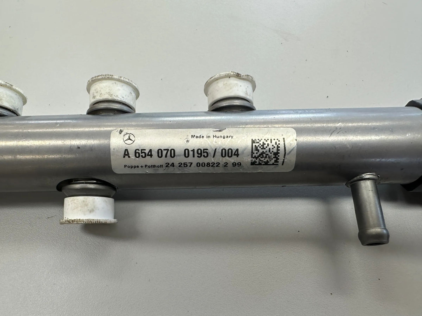 Mercedes Benz OM654 Verteilerrohr Kraftstoffverteiler A6540700195 2425700822 NEU