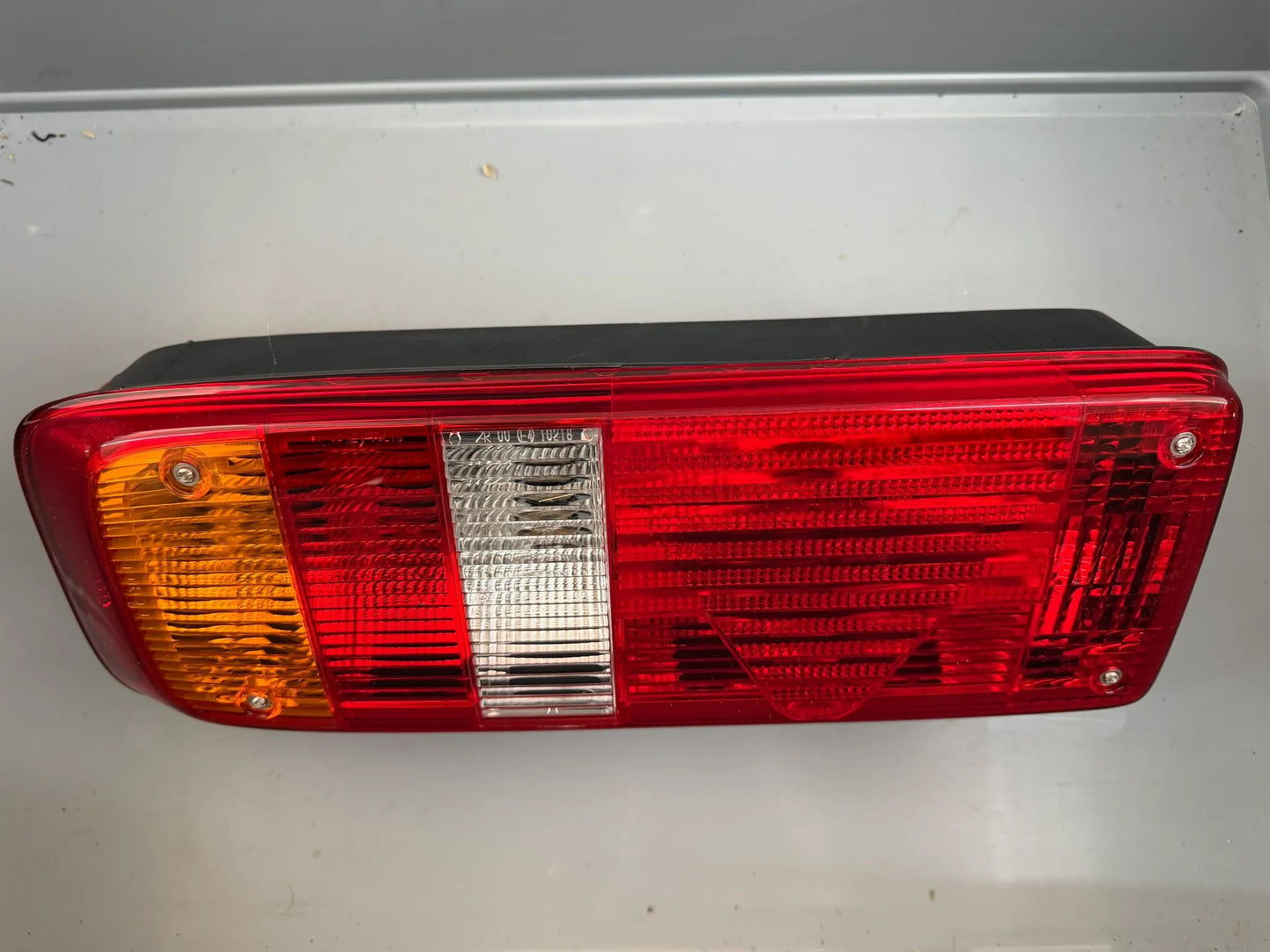 Original Hella Heckleuchte Rechts 2VP 340 930-021 NEU