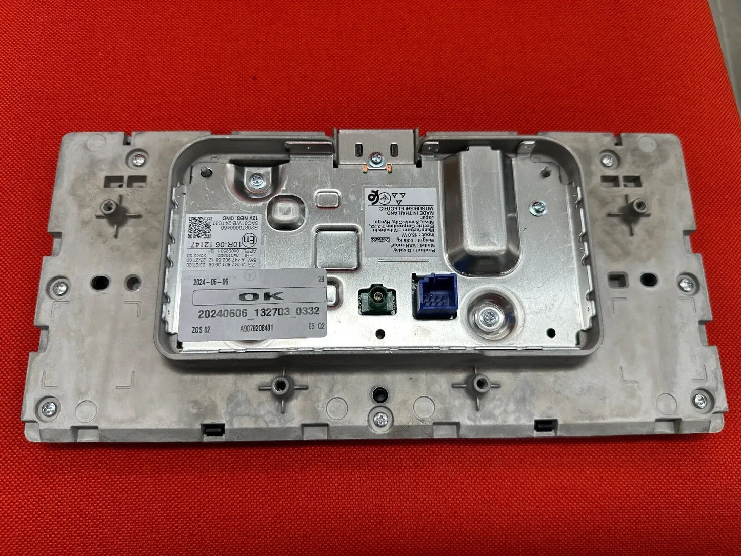 ORIGINAL Mercedes-Benz Display Steuergerät Sprinter W907 Bildschirm A9078208401