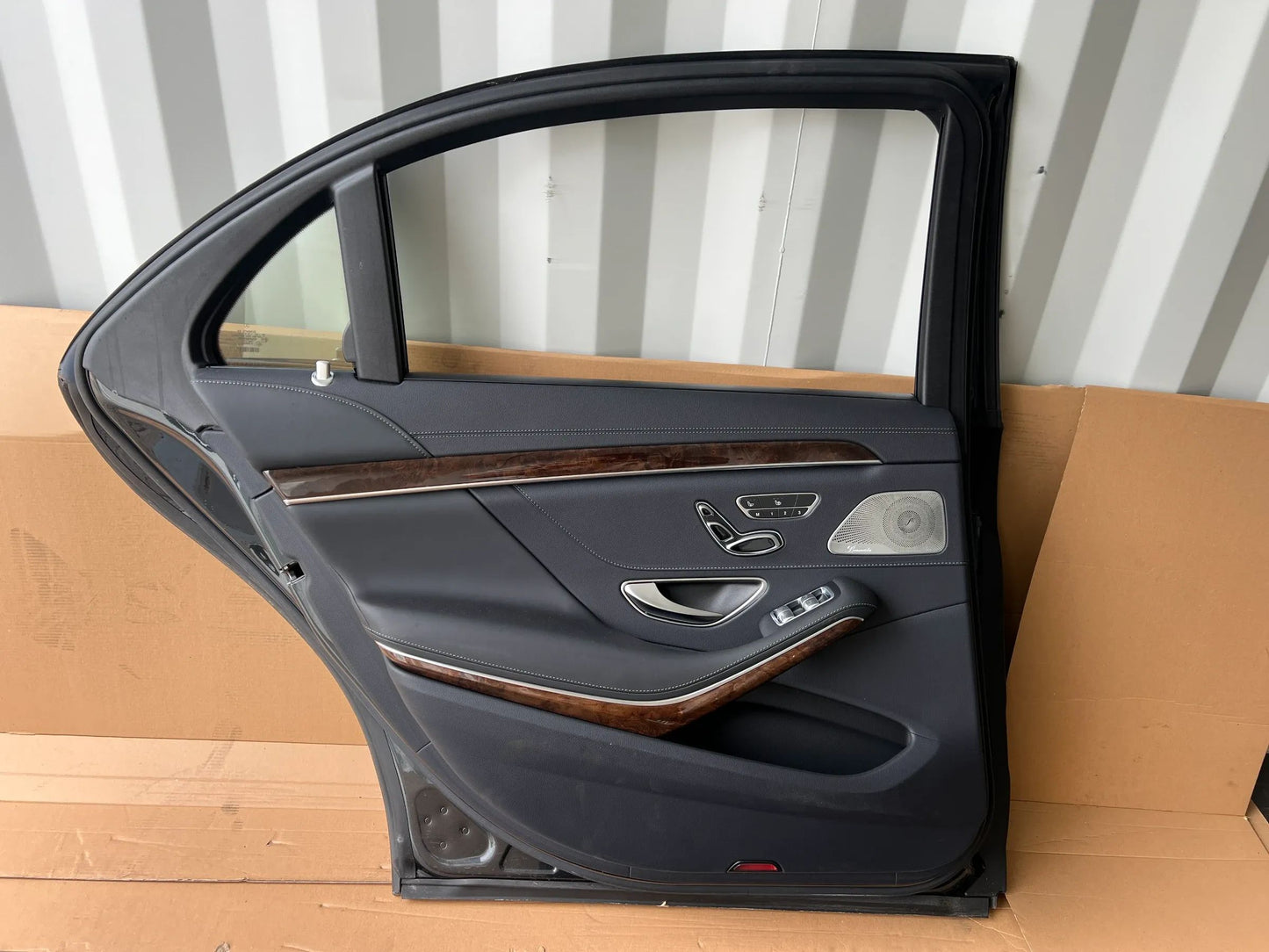 Original Mercedes-Benz S-KLASSE W222 TÜR HINTEN LINKS 9183 MAGNETITSCHWARZ NEU