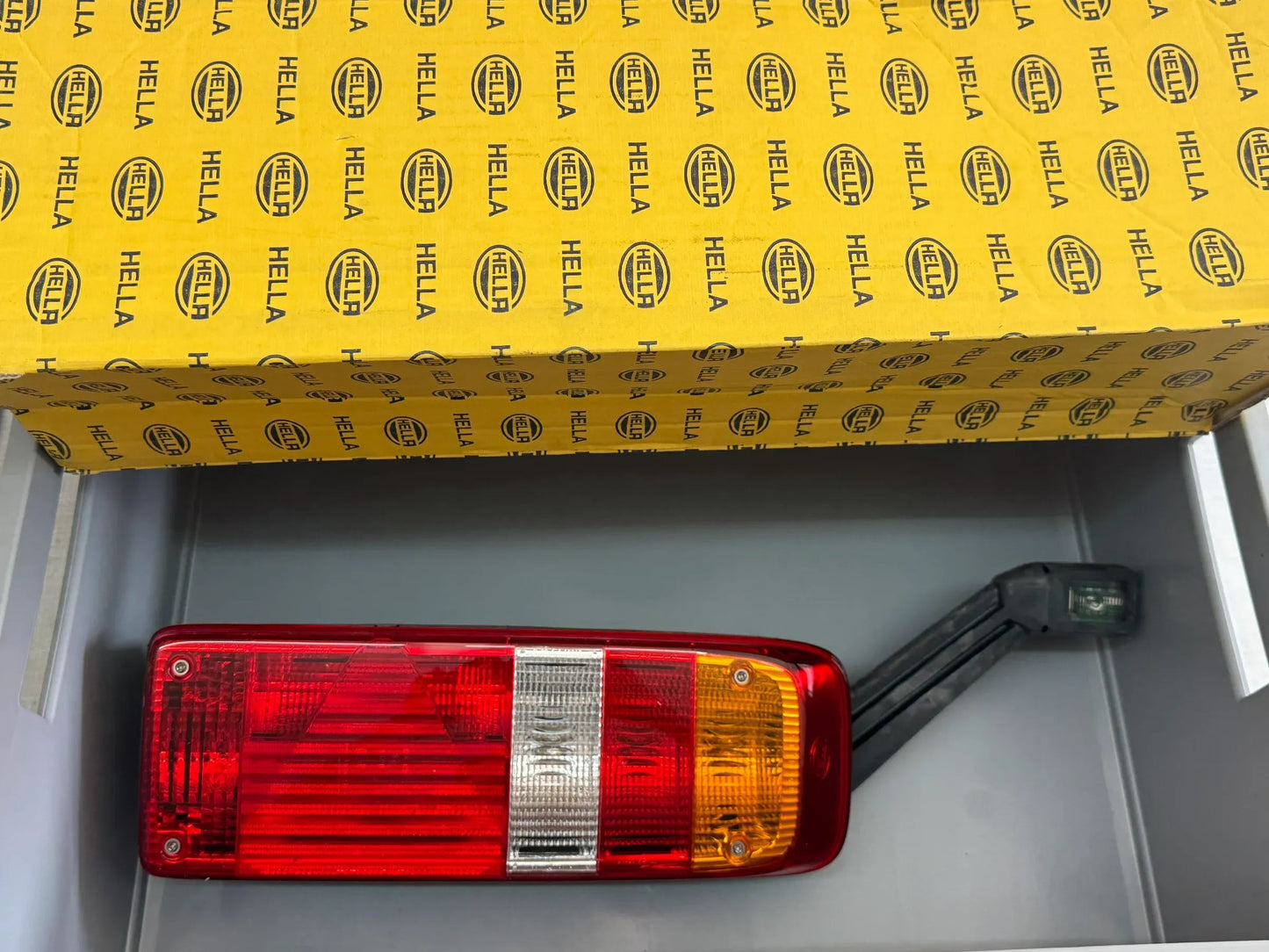 Original Hella Heckleuchte Rechts 2VP 340 934-201 NEU