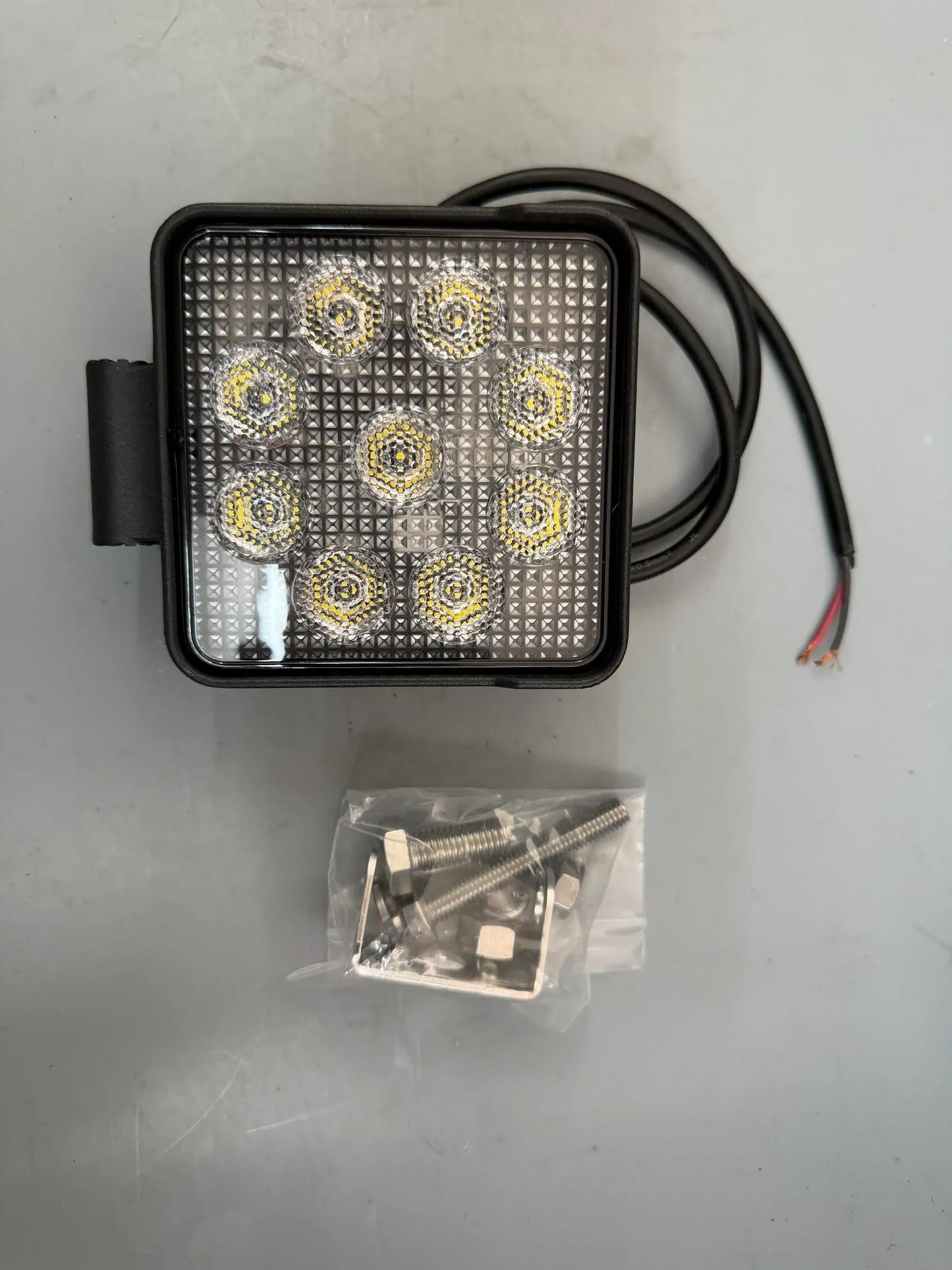 Original Hella Arbeitsscheinwerfer 1GA 357 103-012 NEU