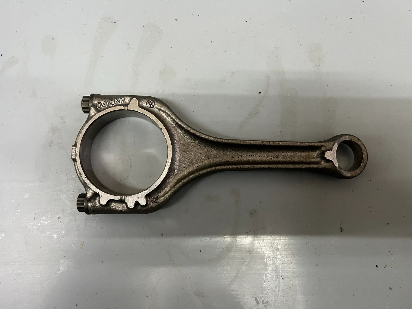 Original VW/AUDI/SEAT/SKODA Pleuelstange 04EAM NEU