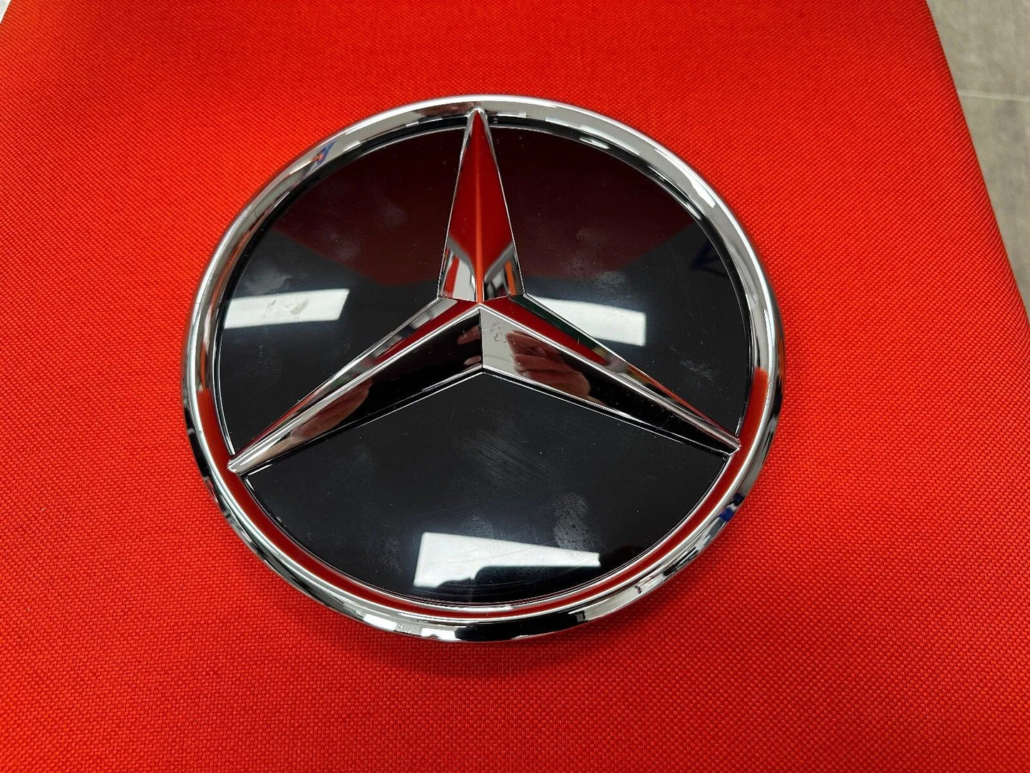 Mercedes-Benz Grundträger Grundplatte Stern Grill Kühlergrill Emblem A0008800600