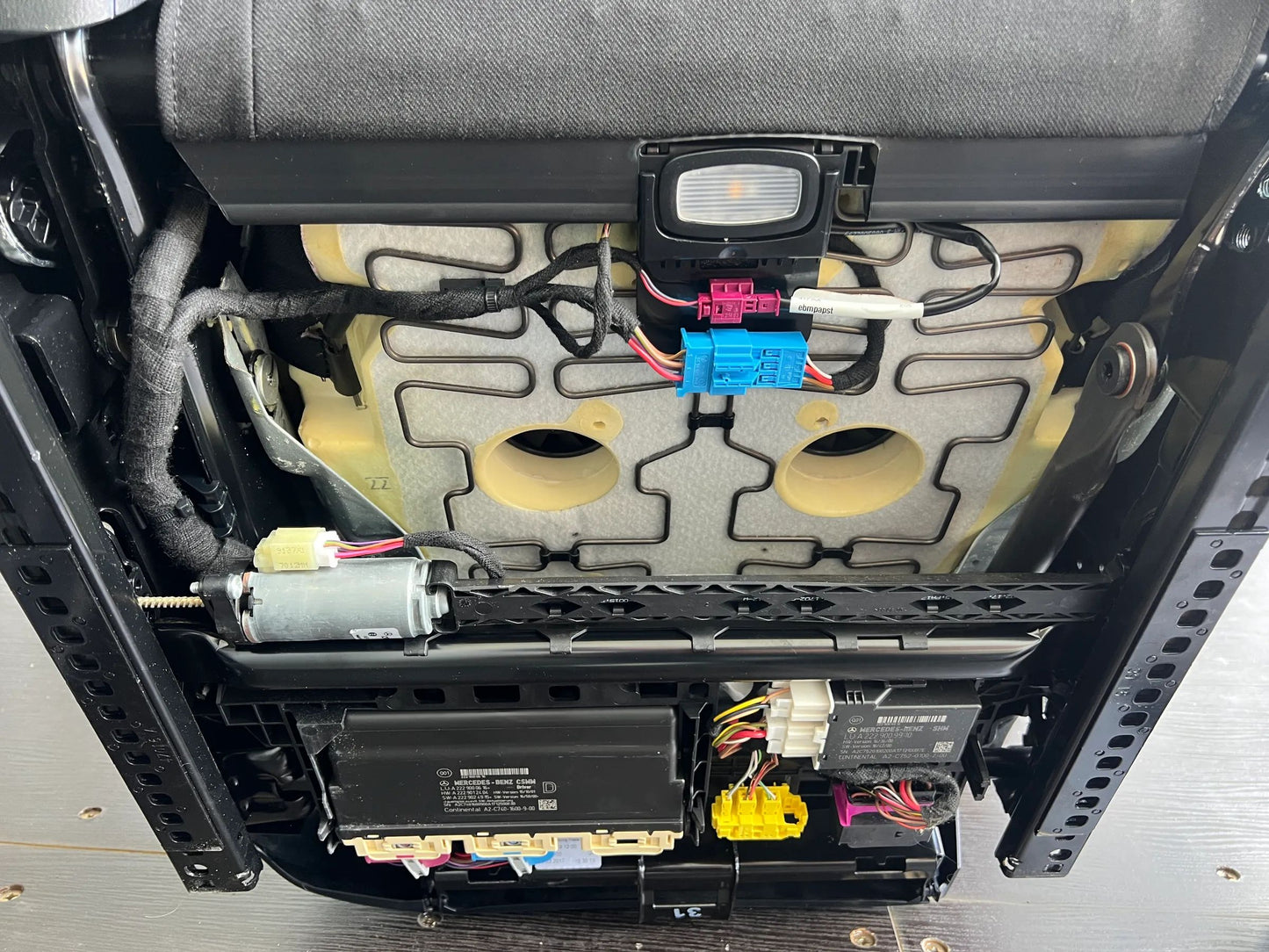 Original Mercedes-Benz S-KLASSE W222 SITZ LEDER SCHWARZ VORNE MIT FERNSEHER
