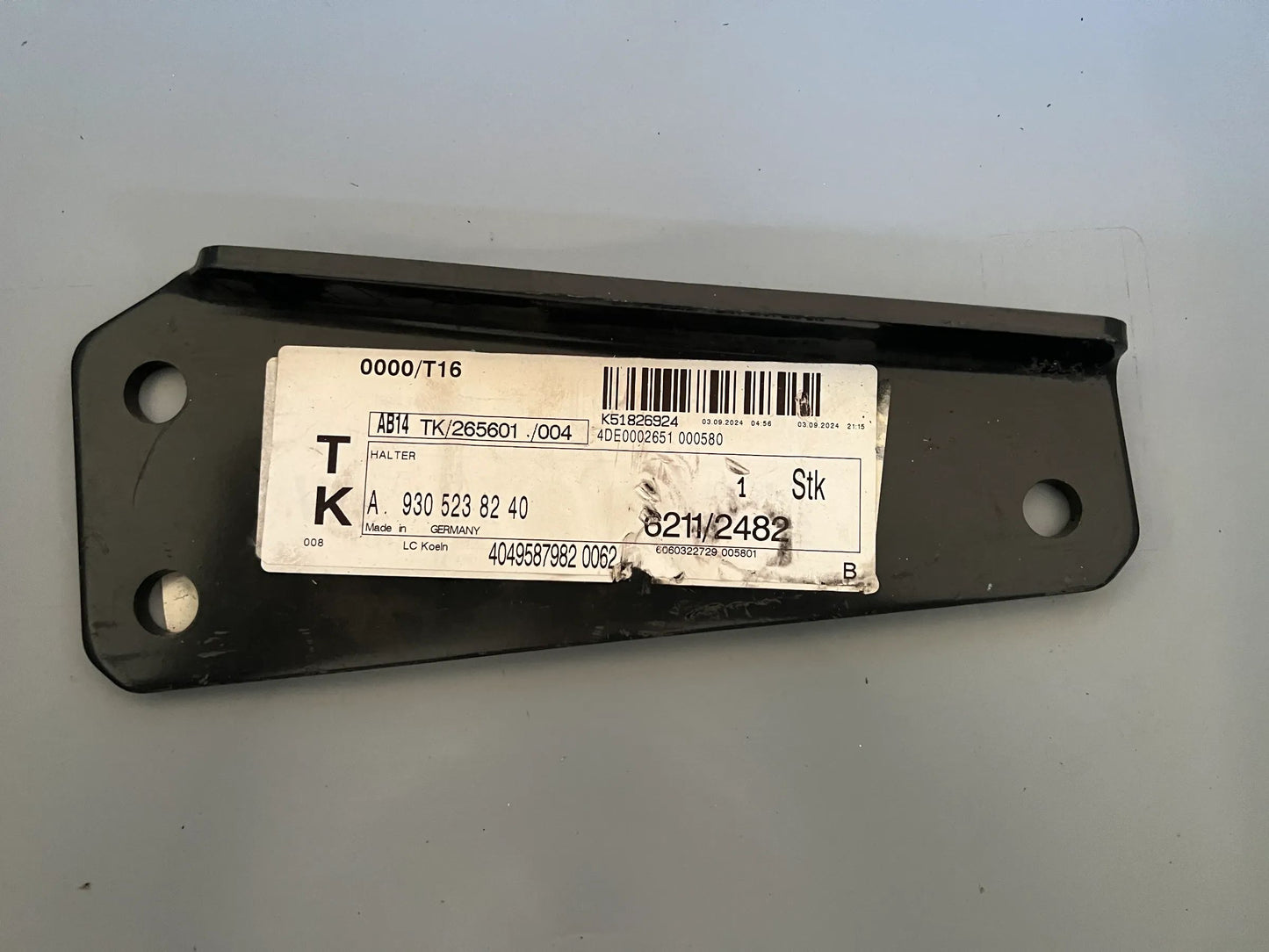 Original Mercedes-Benz Halter A9305238240 NEU