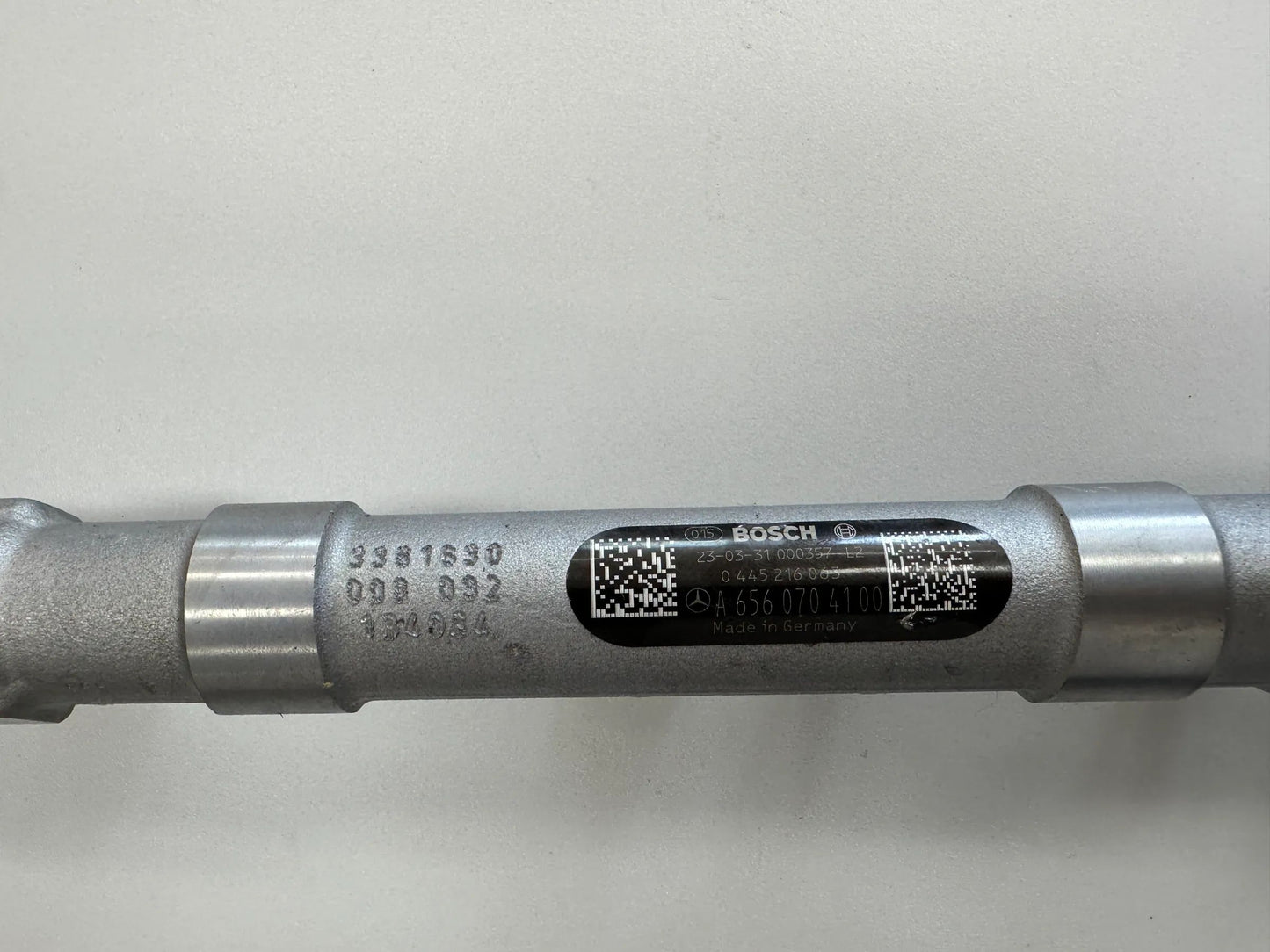 Mercedes Benz OM656 Verteilerrohr Kraftstoffverteiler A6560704100 0445216063 NEU