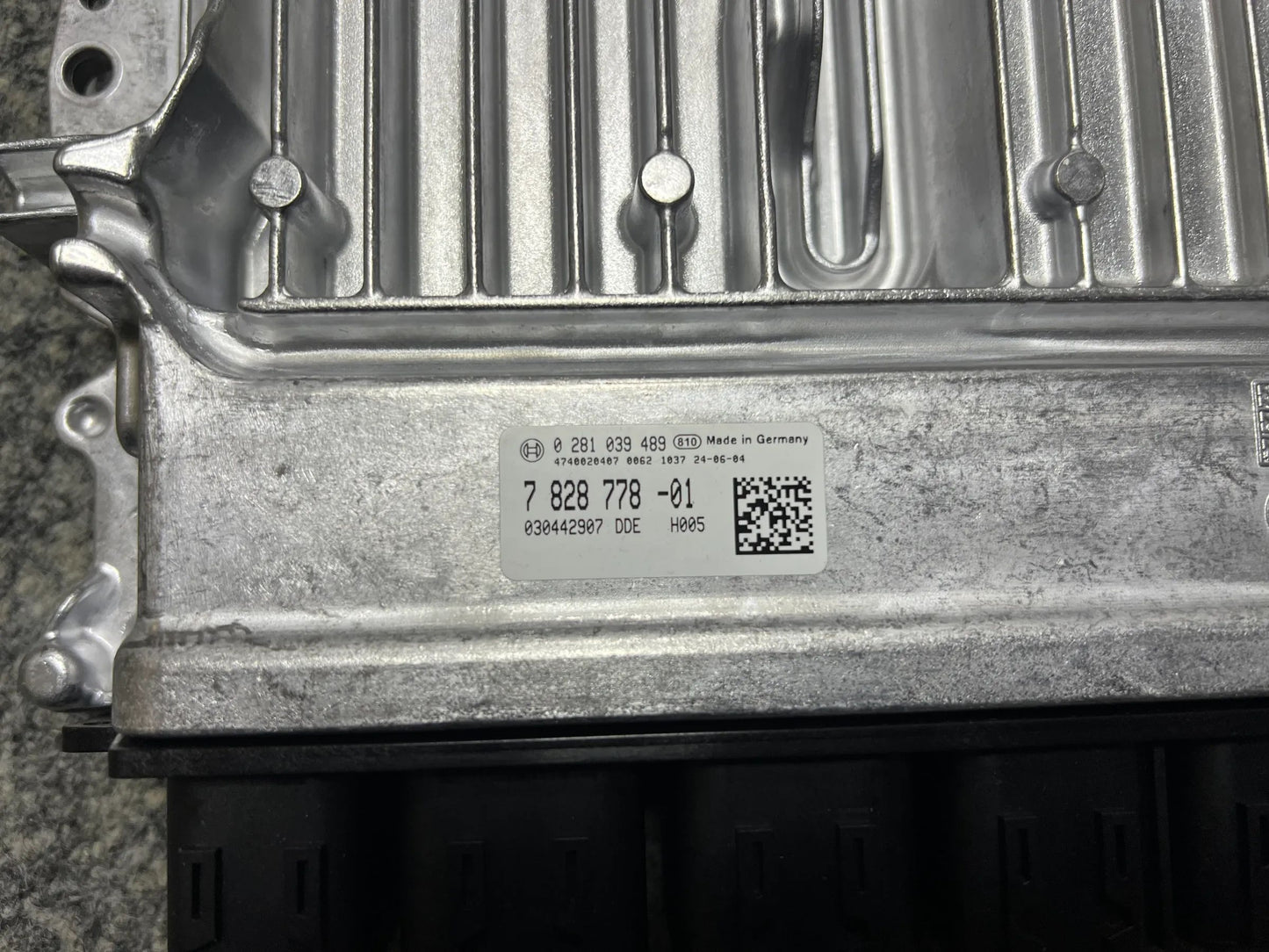 Original BMW Motorsteuergerät 13617828778 7828778 NEU
