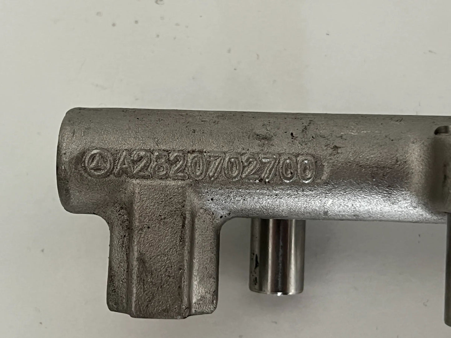 Original Mercedes-Benz Kraftstoffverteiler A2820702700 NEU