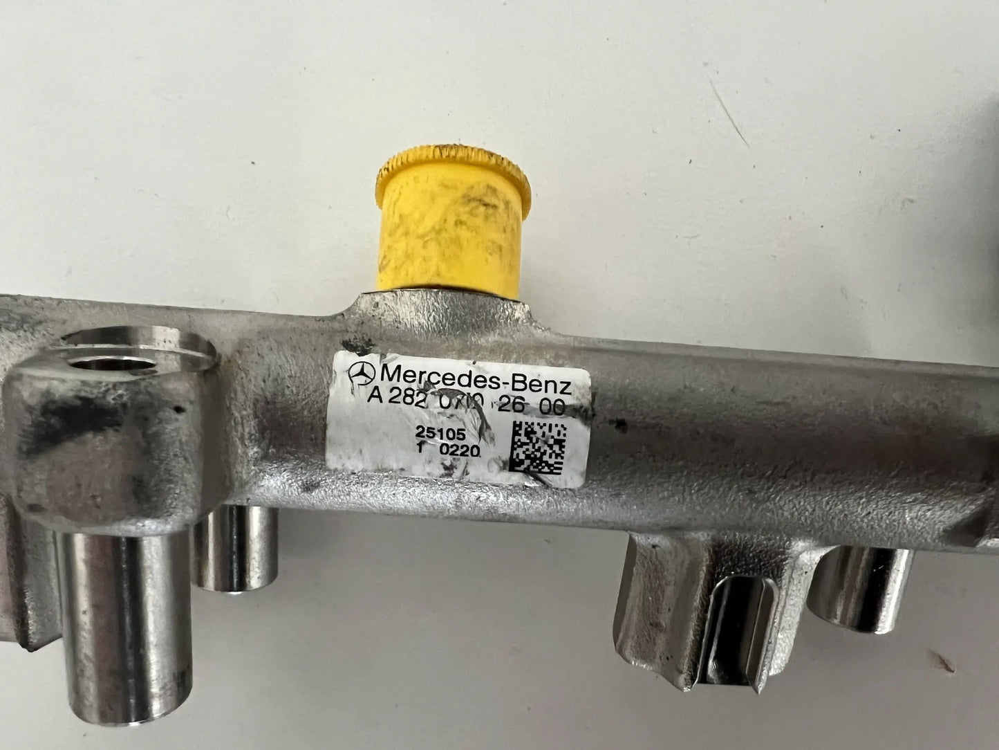 Original Mercedes-Benz Kraftstoffverteiler A2820702700 NEU
