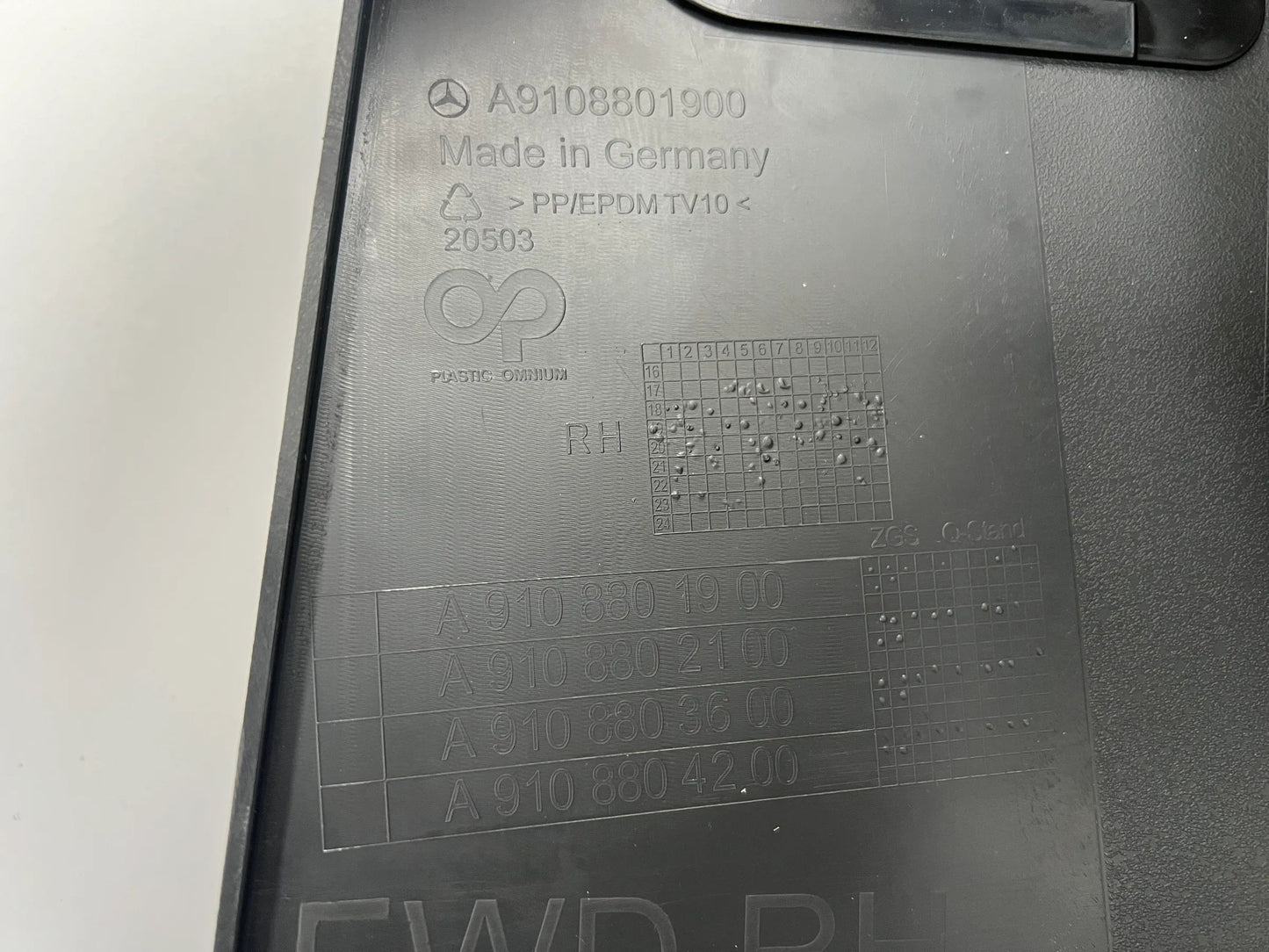 ORIGINAL Mercedes Benz Sprinter Stoßstangenecke rechts hinten A9108801900 NEU