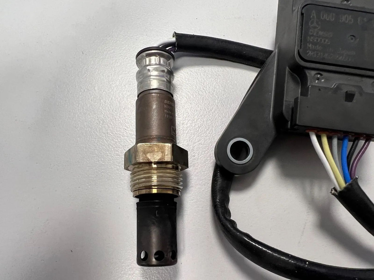 ORIGINAL Mercedes Benz NOX Sensor Noxsensor Lamdasonde A0009056107 OM654 NEU