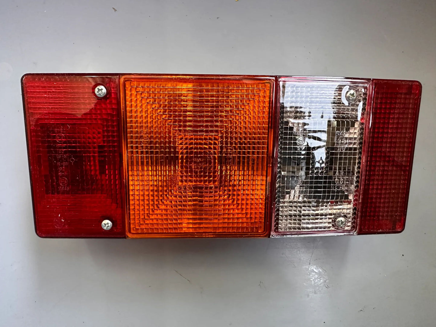 Original Hella Heckleuchte Rechts 2SL 007 547-061 NEU