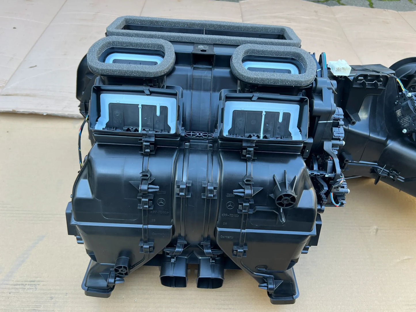 ORIGINAL MERCEDES-BENZ CLE A236/C236 HEIZUNGSKASTEN A2368306400 + A2369069500 NE